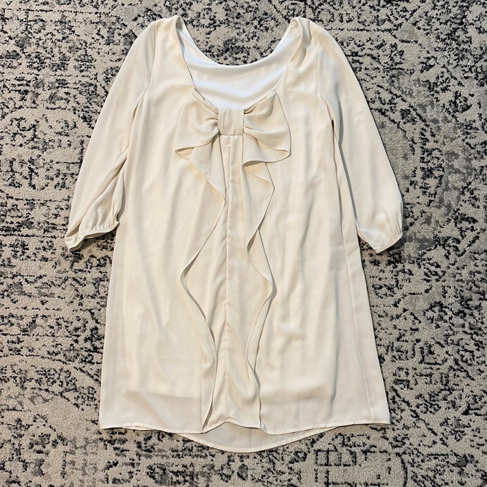 Cream cocktail dress with bow detail on back women’s size M